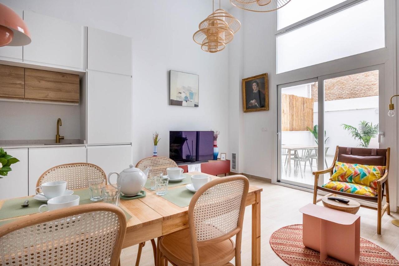 Apartament Pop Art Historia De Conde Negro Con Patio Privado Sewilla Zewnętrze zdjęcie